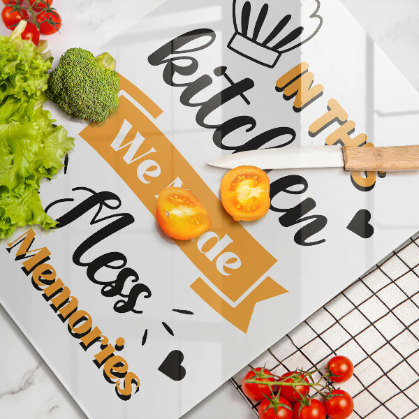 Steklena podloga za rezanje In this kitchen we made mess and memories