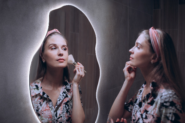 Led ogledalo nepravilna oblika učinkovito 45x90 cm