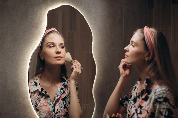 Asimetrično ogledalo z led osvetlitvijo učinkovito 50x100 cm