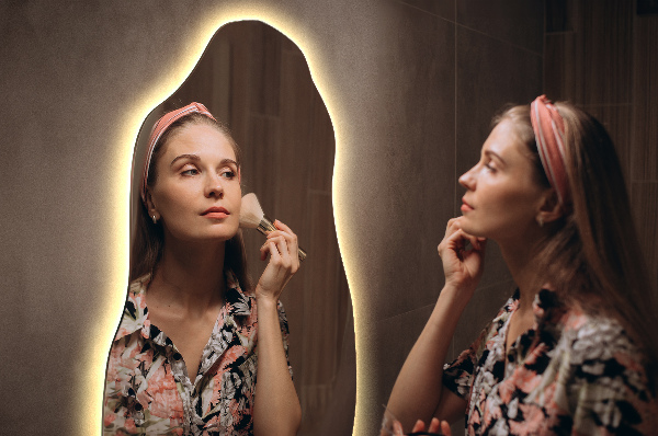 Asimetrično ogledalo z led osvetlitvijo dekorativni 50x100 cm