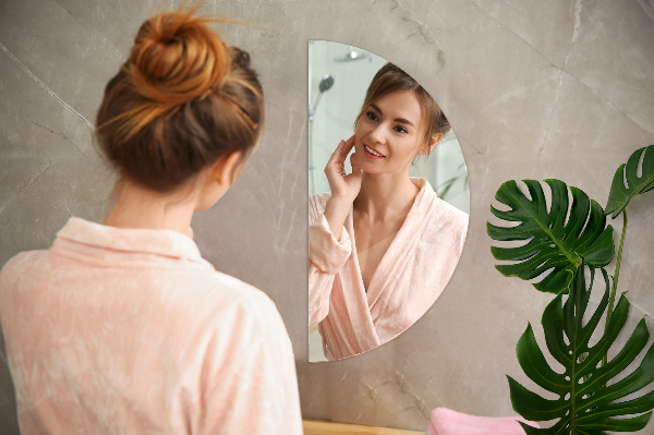 Polkrožno stensko ogledalo 25x50 cm