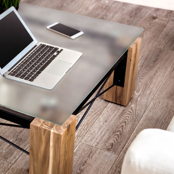 Kvadratna mizna plošča v polprosojni izvedbi